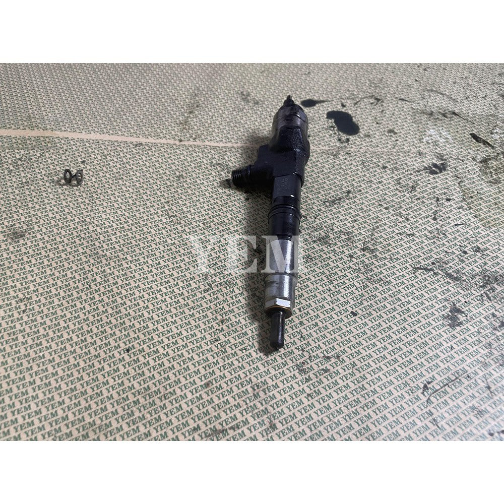 Fuel Injector 15841-53860 For Kubota V6108 Engine
